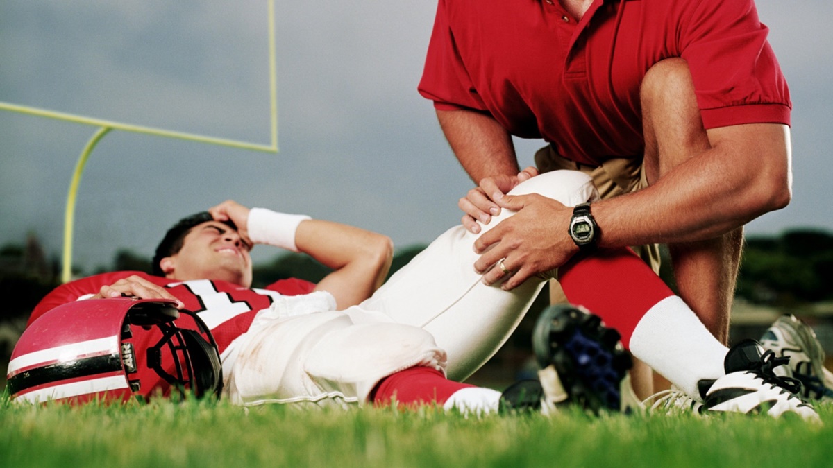 what-does-a-sports-medicine-doctor-do-movement-orthopedic