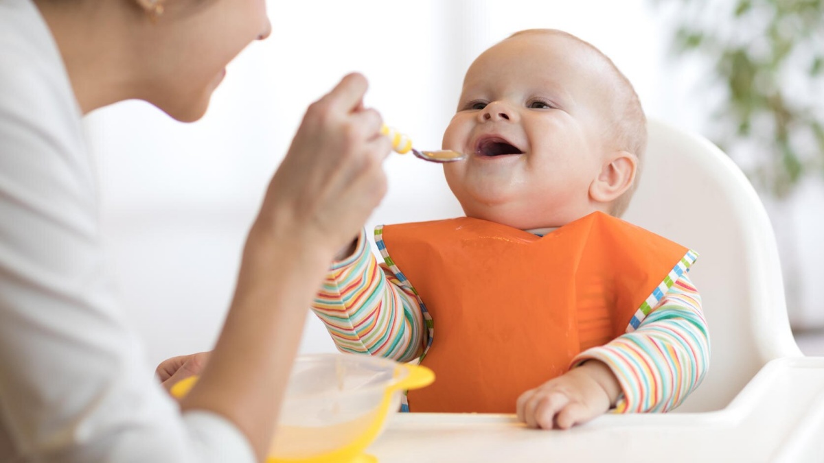 Why your Baby should Consume Solid Foods in the First Year - IMC Grupo