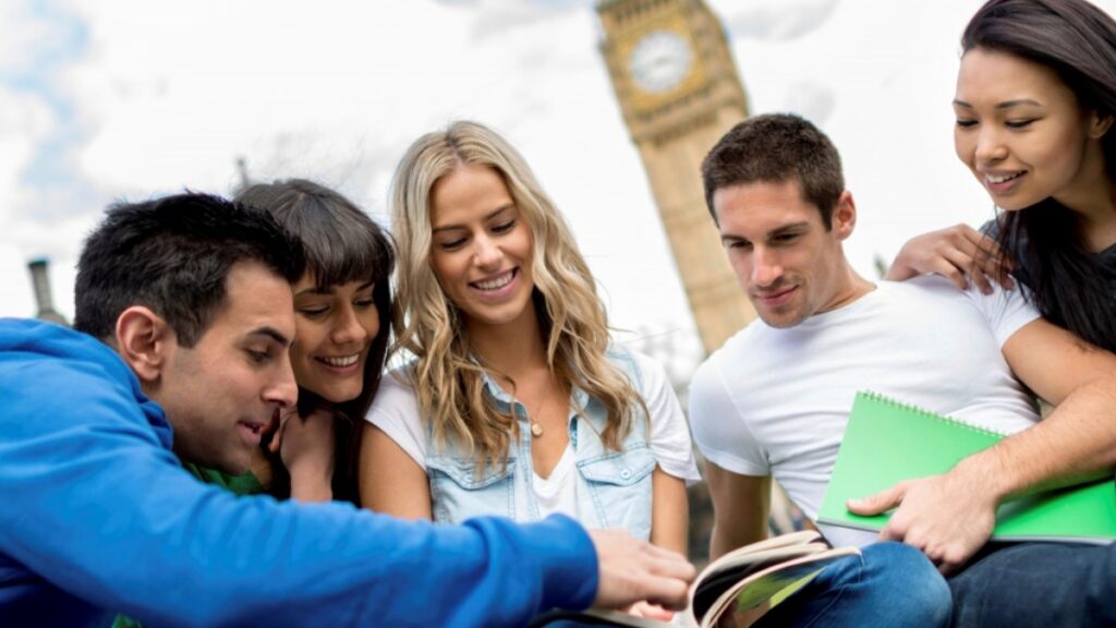 Top 11 reasons to approach the overseas education consultants to achieve the goals