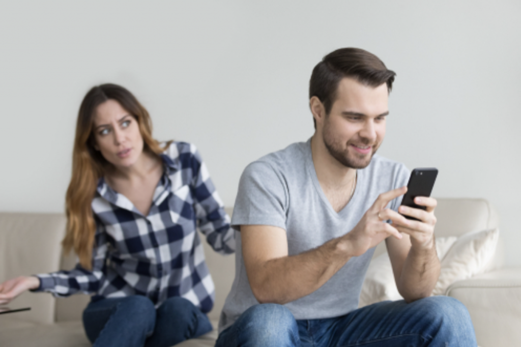 How can I Spy on my Husband's Cell phone Messages without Him knowing