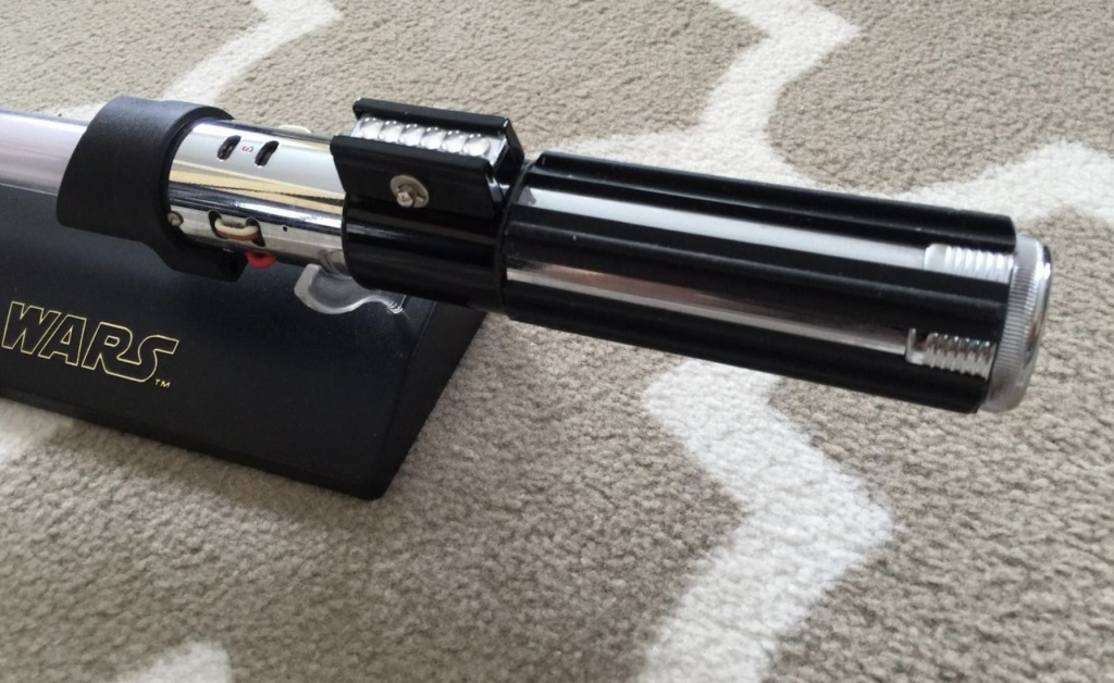 How to open Luke Skywalker master replica lightsaber?