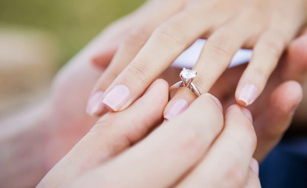 Ready to Pop the Question? Why You Should Consider a 3-Carat Engagement Ring