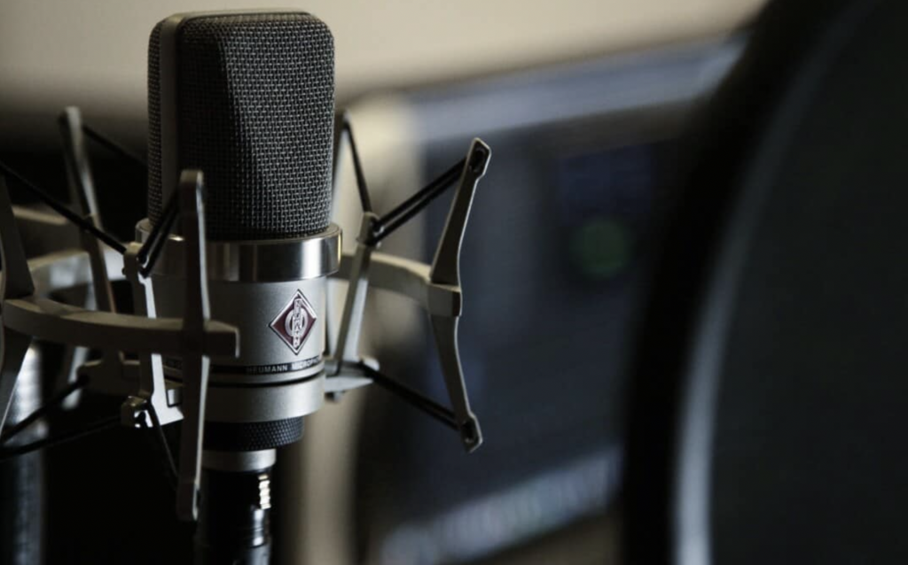 What is the difference between cardioid and condenser microphones?