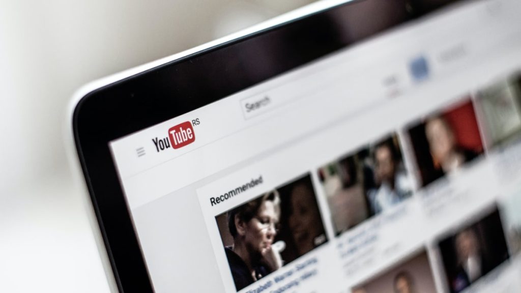 HERE ARE 8 TIPS TO LEARN HOW TO BE FAMOUS ON YOUTUBE